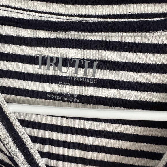 NWT Truth long sleeve ribbed stripped crew neck t-shirt (001) - Picture 3 of 6